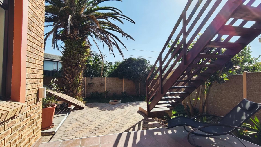 7 Bedroom Property for Sale in Bayview Western Cape